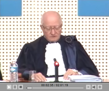 Teismo pirmininkas skelbia posėdžio pradžią