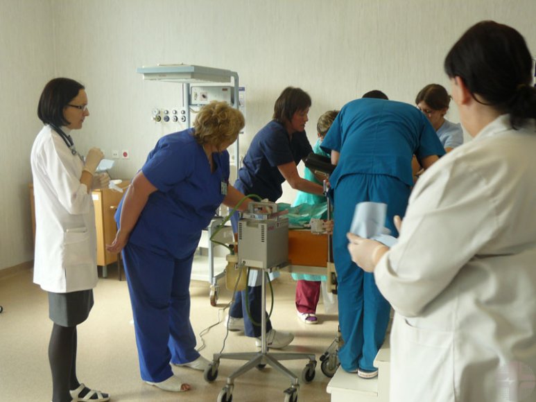 Antakalnio klinikų gydytojų komanda priima sudėtingą gimdymą
