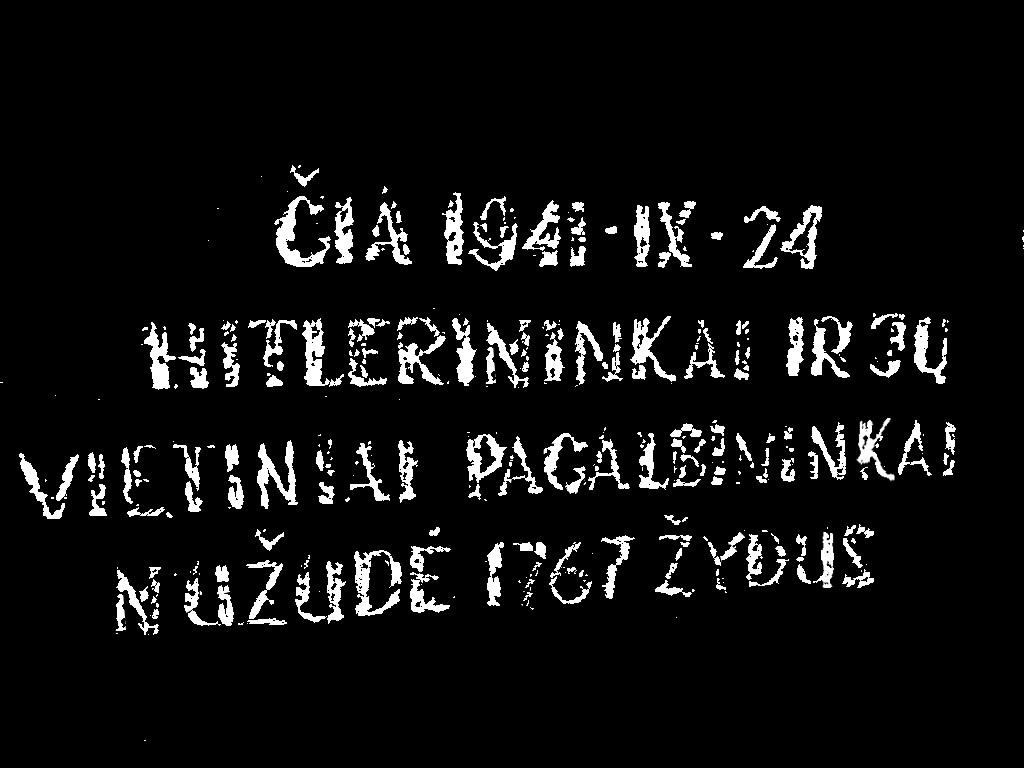 Užrašas ant Riešės žydų žudynių vietos memorialo